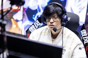 我的眼睛?。。。?！趙禮杰離譜女朋友瓜曝光 沖上微博熱搜第一