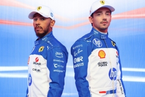 藍白！法拉利發(fā)布邁阿密大獎賽特殊版賽車服，漢密爾頓&勒扣出鏡