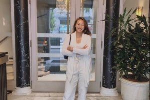 法網(wǎng)闖進(jìn)8強(qiáng)！鄭欽文社媒曬照：巴黎，明年見